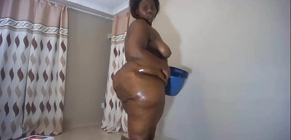  Thick South African BBW gets down and dirty during live cam show